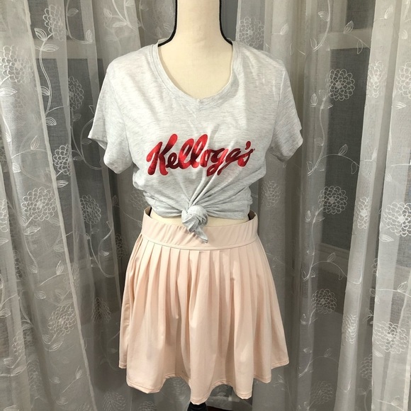 🎄 Kellogg’s t-shirt grey SZ L  logo front red NWOT - Picture 1 of 5